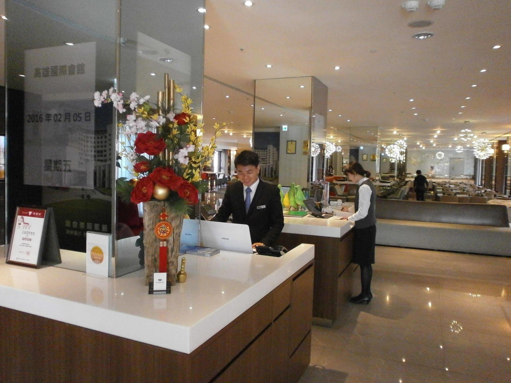 Hotel Kaohsiung International Plaza Exterior foto